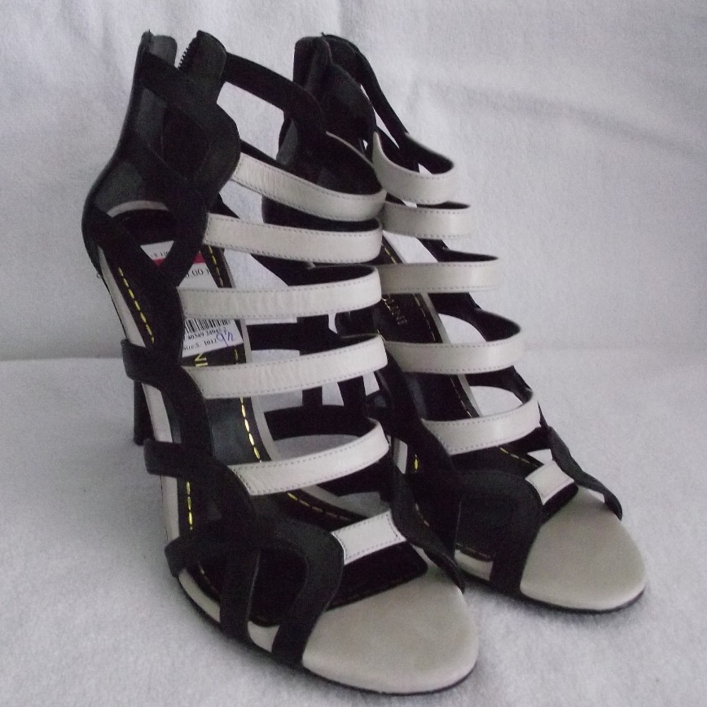 Enzo black and white pump. Sz 9.5